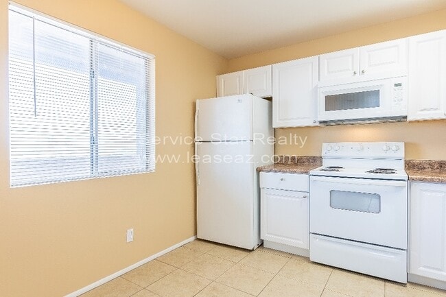 Photo - 735 E Hazel Dr Unit Apt 4
