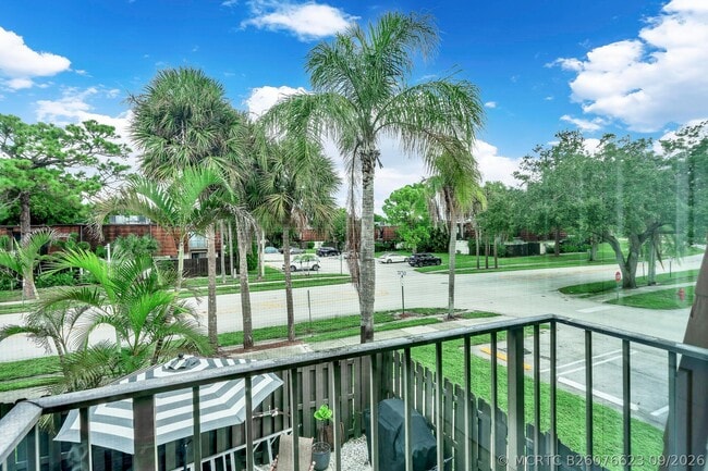 2228 White Pine Cir