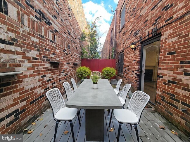 Photo - 1727 Fitzwater St