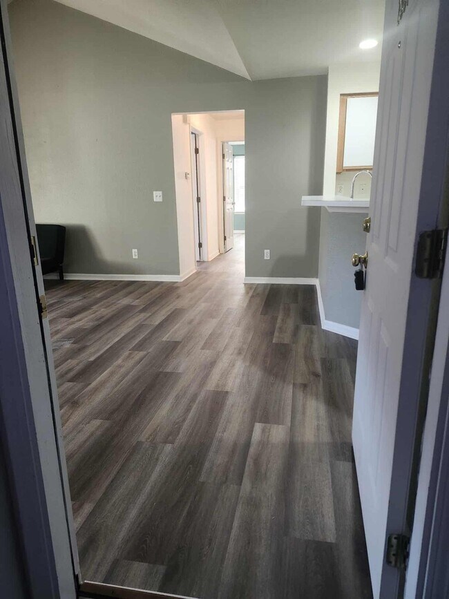 Photo - 1367 Millbrook Trail