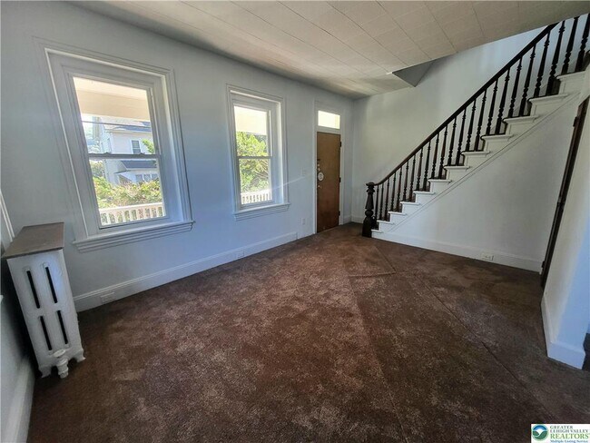 Photo - 817 Seneca St Apartment