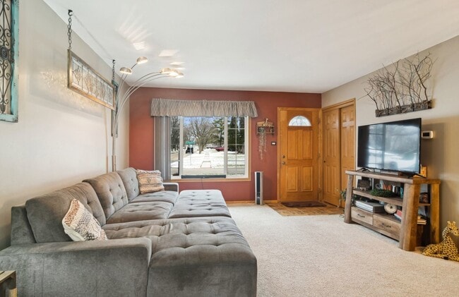 Photo - 460 Flagstaff Ln