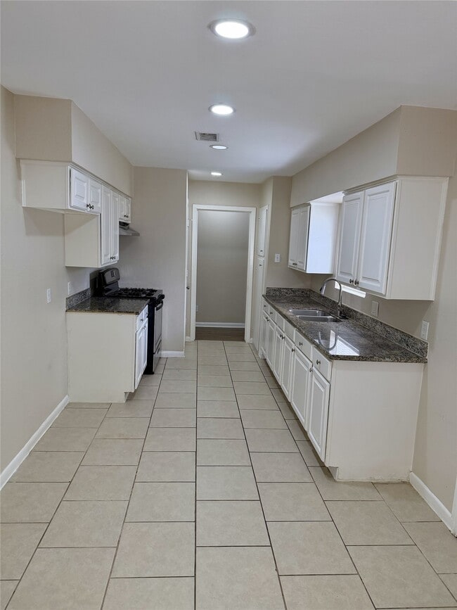 Photo - 6144 Doulton Dr