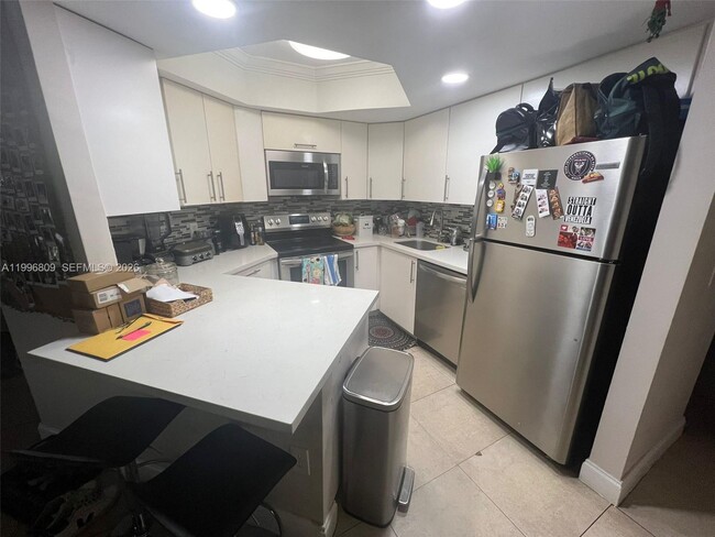 Building Photo - 8363 Lake Dr Unit 203