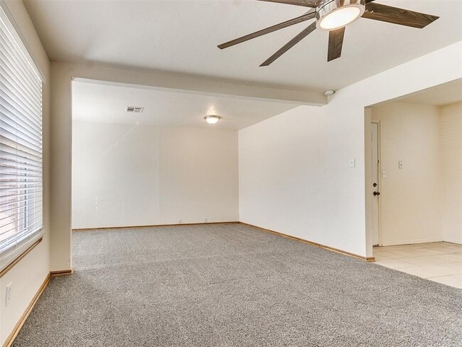 Photo - 325 E Cedar Ln
