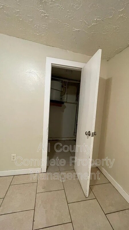 Photo - 3250 Phyllis St