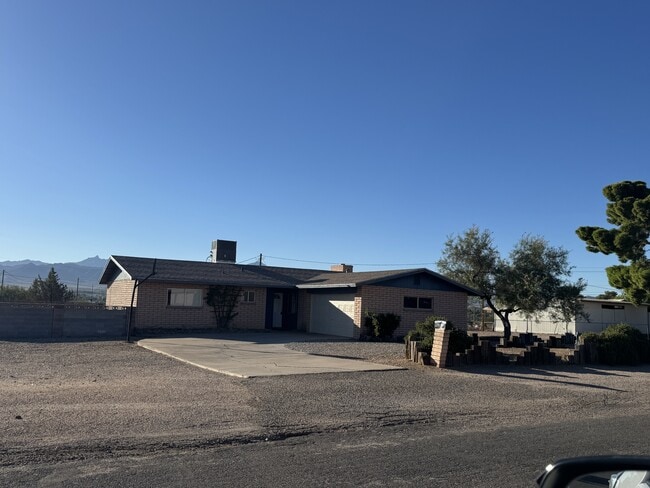 Building Photo - 3706 Martingale Dr Rental