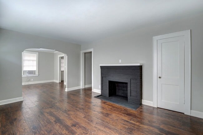 Photo - Large Downtown Savannah 2BR/1BA House For ...