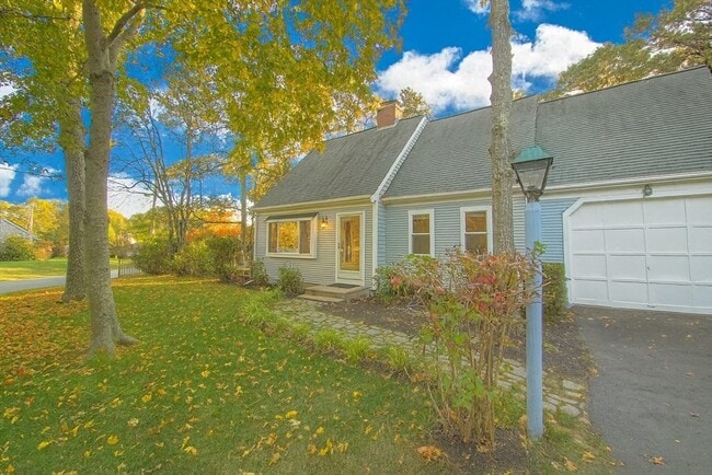 Photo - 253 Sudbury Ln