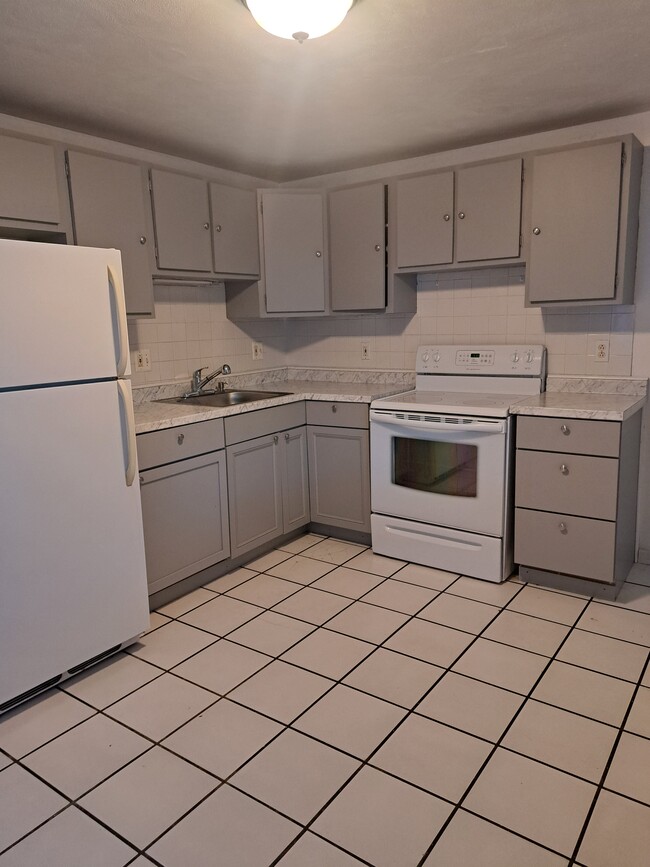 Building Photo - 284 Veazie St Unit 2 Rental