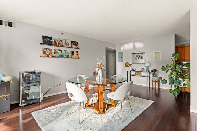 Dining Room - 1225 Lasalle Ave Unit 1404