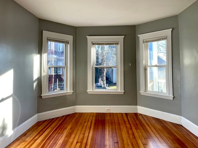 Building Photo - 29 W Tremlett St Unit 1