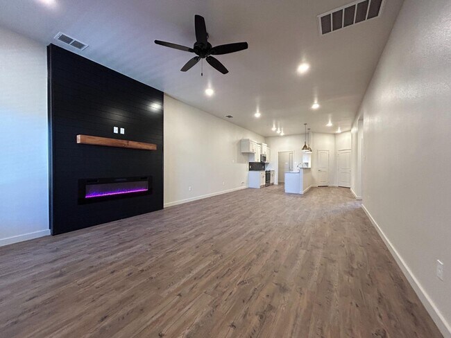 Photo - 7004 40th St