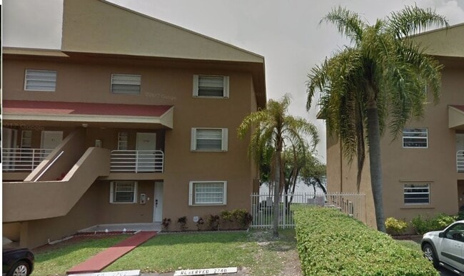 Building Photo - 2762 W 60th St