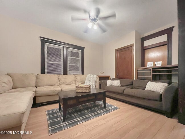 Photo - 208 14th Ave