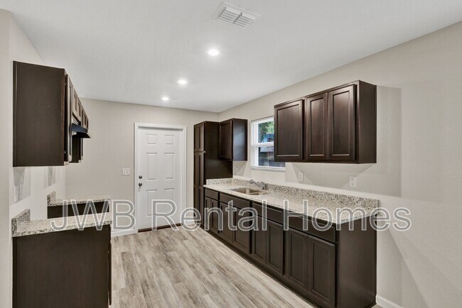 Photo - 325 Woodlawn Ave