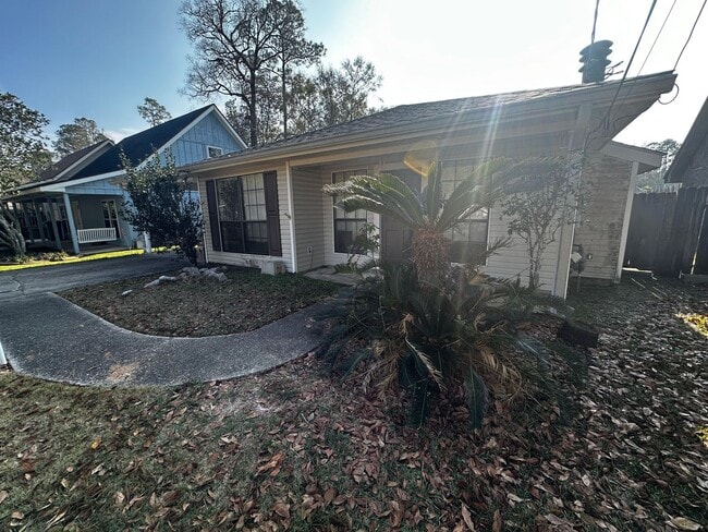 Building Photo - Ozone Woods Ranch