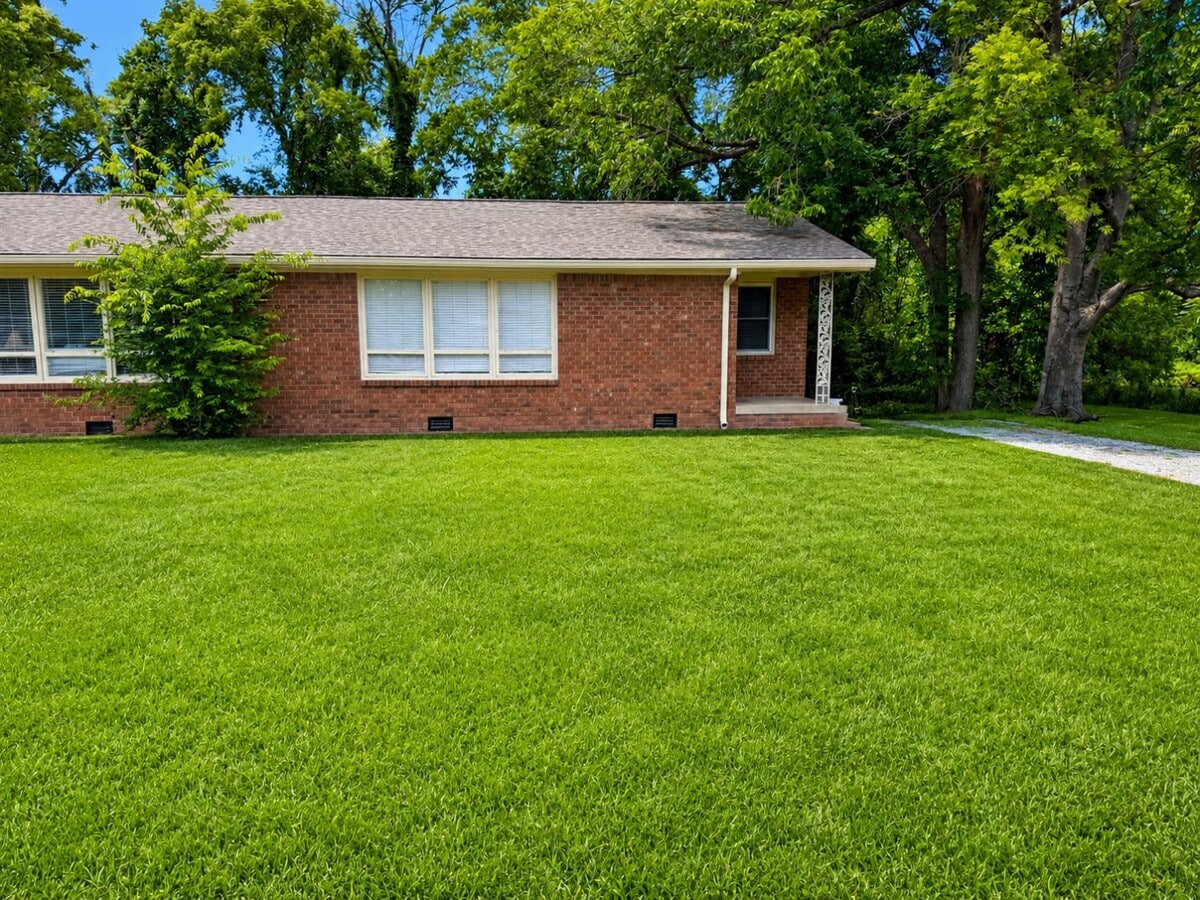 Photo - 102 Westlynn Dr