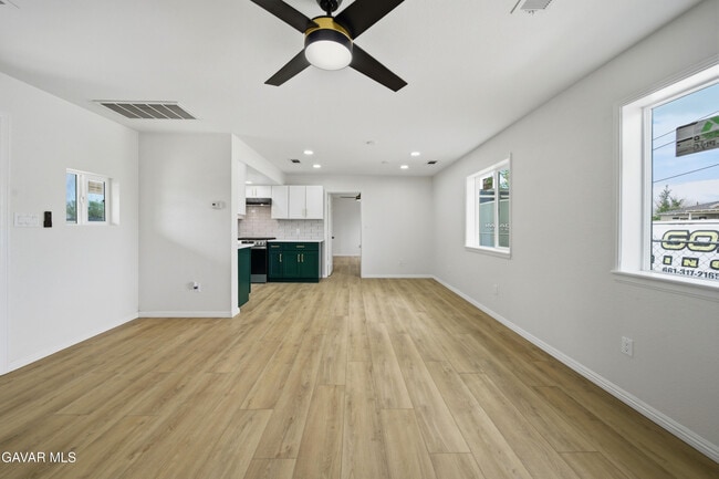 Photo - 2059 Shasta St