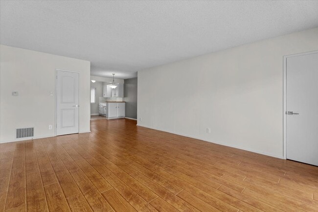 7749-7755 Saint Bernard St