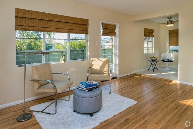 Building Photo - 1014 1/4 Hyperion Ave Unit 1014.25 Rental