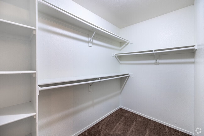 2BR, 2BA - 928SF - Walk-In Closet - Pecos Creek Blue