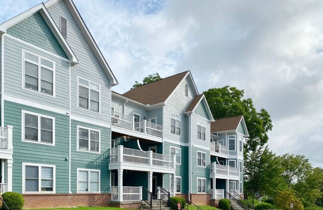 Building Photo - Laurel Station Condominiums available for FALL 2026 at $3300/month - includes TWO parking spaces! Unit 204