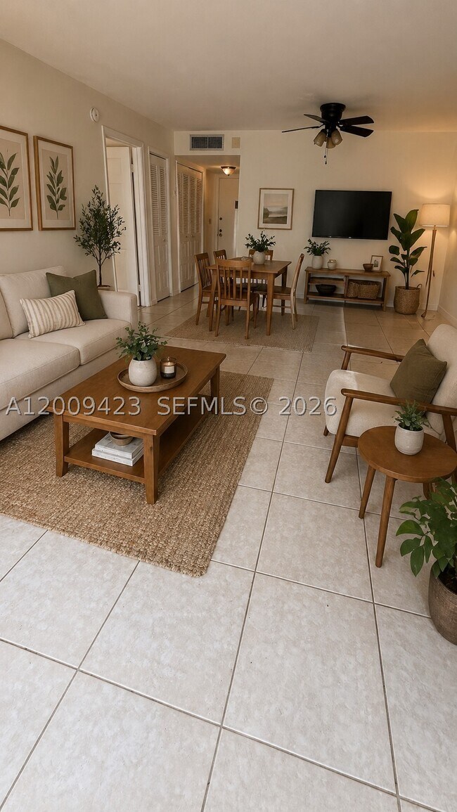 Building Photo - 3774 Inverrary Dr Unit 105P