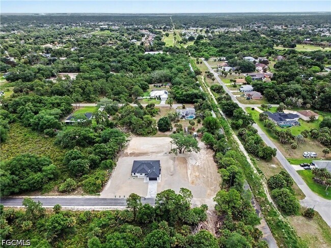 Photo - 402 Thompson Ave