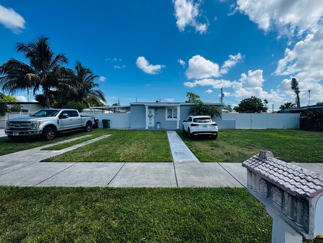 Building Photo - 9235 SW 41st St