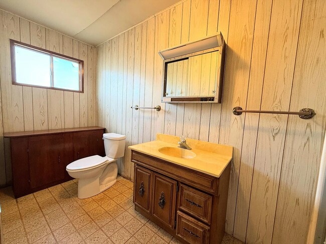 Photo - 220 W 200 N St