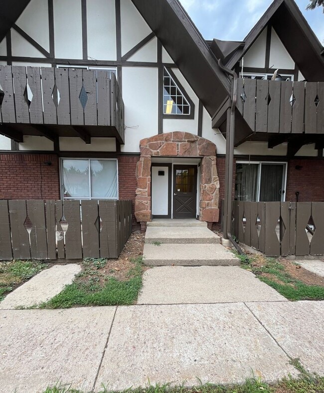 Building Photo - Awesome Updated 1 Bedroom Condo in Boulder...