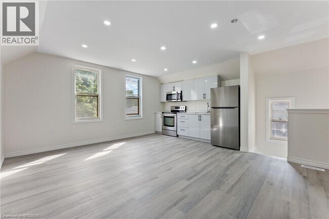Photo - 150 Elgin St