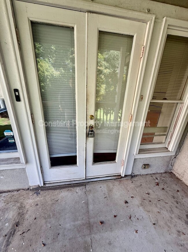 Photo - 1031 Bond St Unit 3