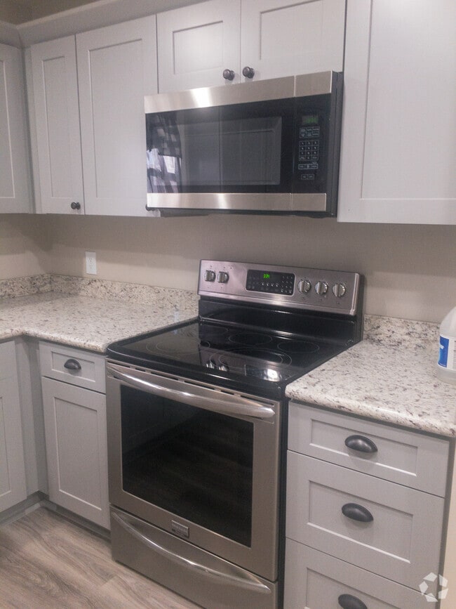 Building Photo - 15 Mulberry Rd Unit 15 Rental