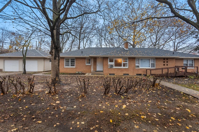 Building Photo - 1320 Alms Dr