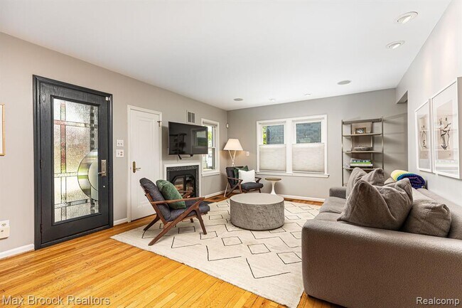 Photo - 328 George St