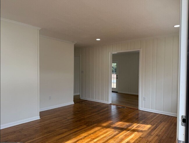 Photo - 1065 Nelson St