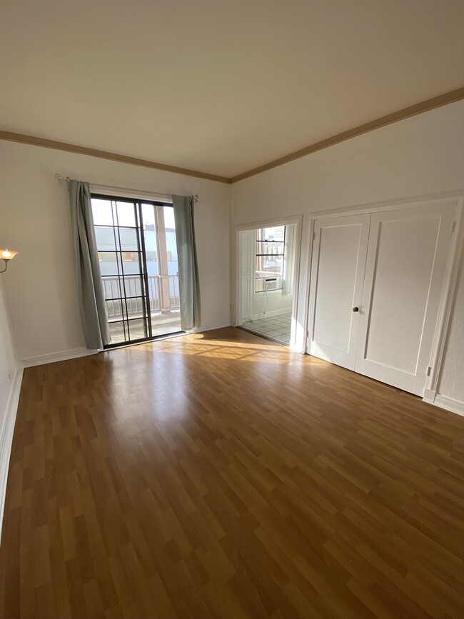 Large Open Floor Plan - 3109 W 6th St Apartamentos Unidad 10