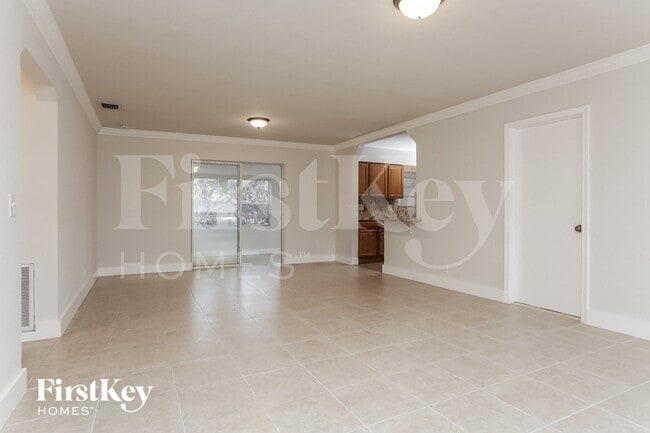 Photo - 470 NW 41st St