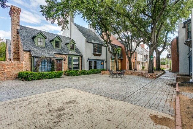 Photo - TERRELL HILLS TOWNHOUSE