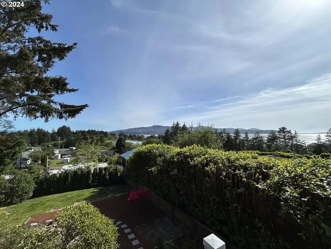 Photo - 6165 Tillamook Ave