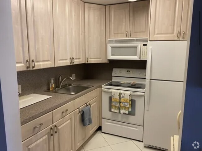 Building Photo - 390 Brighton J Unit 390J Rental