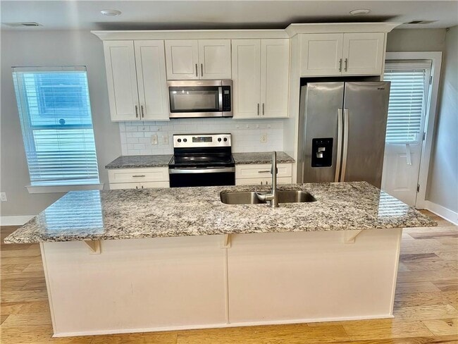 Photo - 946 Hubbard St SW