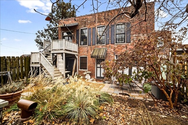 Photo - 1010 Allen Ave Unidad Carriage House