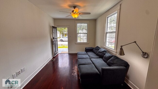 Photo - 6bd/3ba with Central AC Walking Distance to Campus. Text 727-459-4141 for more info!