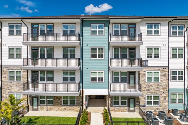 28355 Sparrows Edge Cir Wesley Chapel, FL - Amberlin Wiregrass Ranch 55+ Active Adult