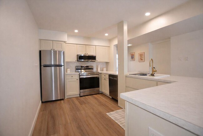 Photo - 3314 N 68th St Unidad 233