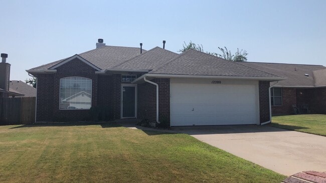 Very Nice 3 Bedroom 2 Bath Home in Mustang Schools - Very Nice 3 Bedroom 2 Bath Home in Mustang Schools