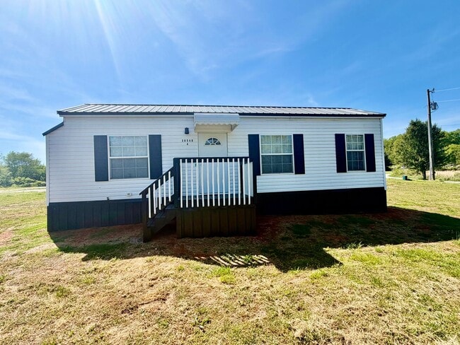 Building Photo - Fully Furnished, Move In Ready and Budget Friendly!